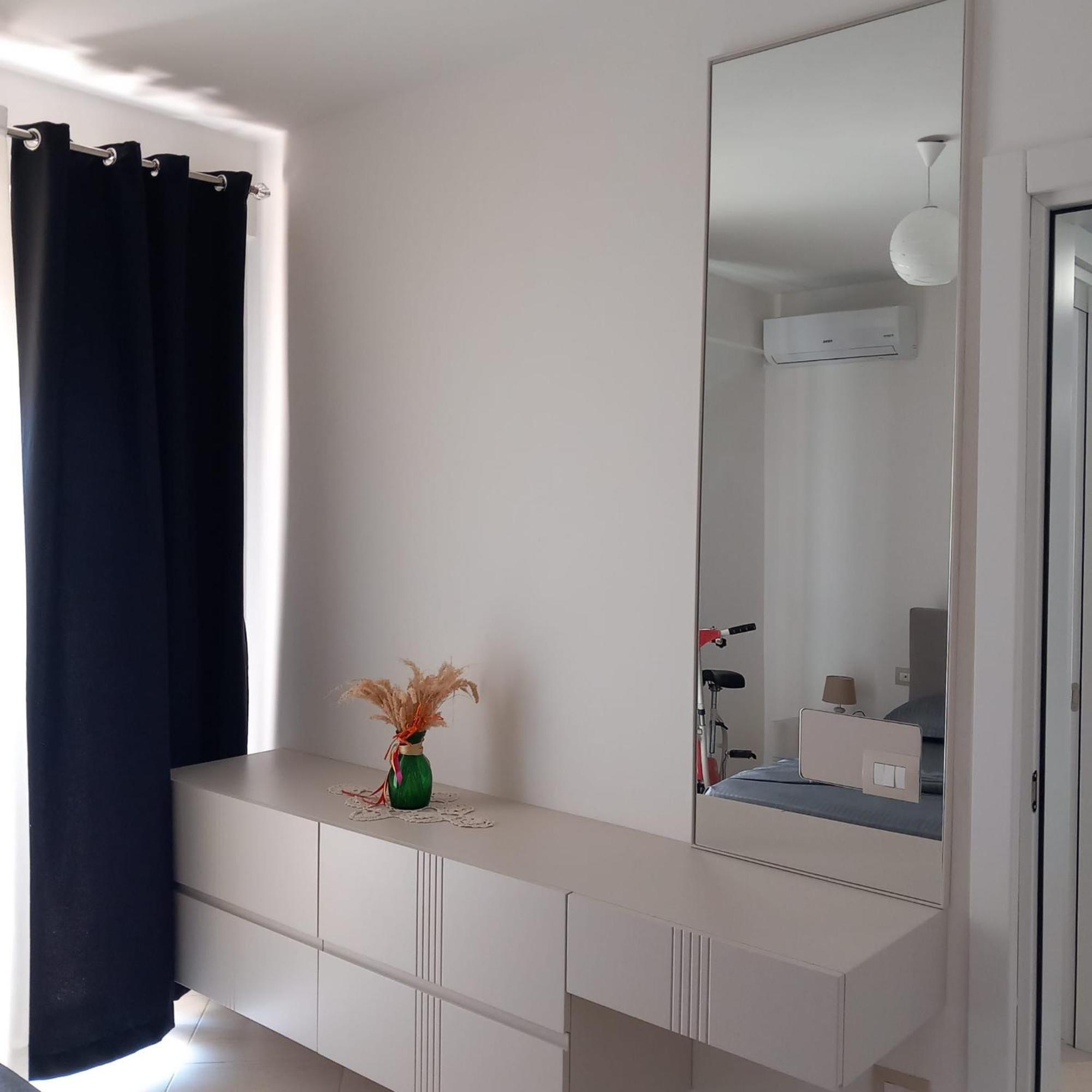 Duplex Lungomare Suites Vlore Room photo
